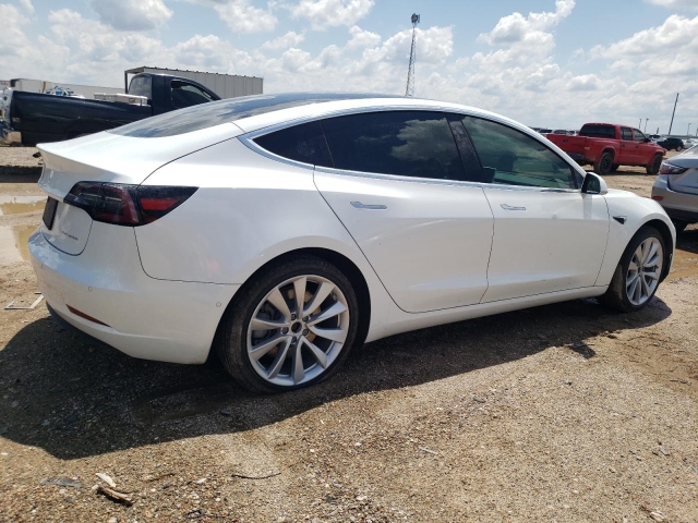 2020 TESLA MODEL 3 справа сзади