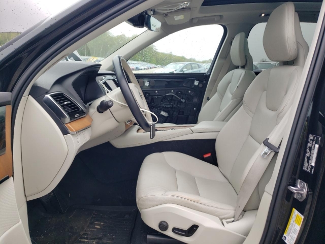2022 VOLVO XC90 T6 MOMENTUM салон спереди