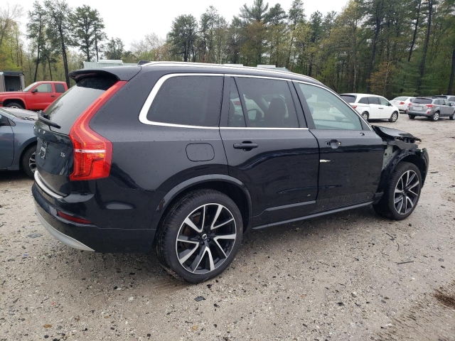 2022 VOLVO XC90 T6 MOMENTUM сзади справа
