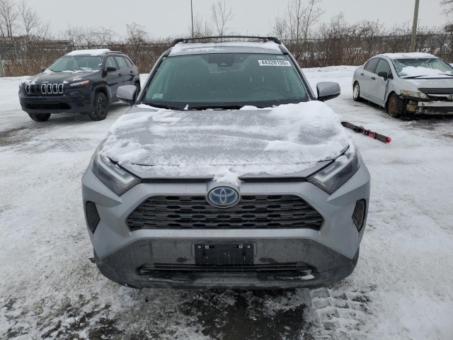 2024 TOYOTA RAV4 XLE спереди