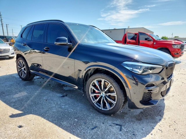 2022 BMW X5 XDRIVE40I справа спереди