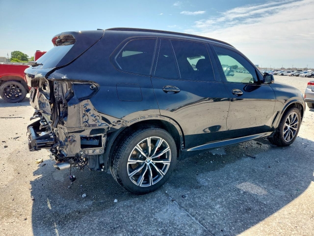 2022 BMW X5 XDRIVE40I справа сзади