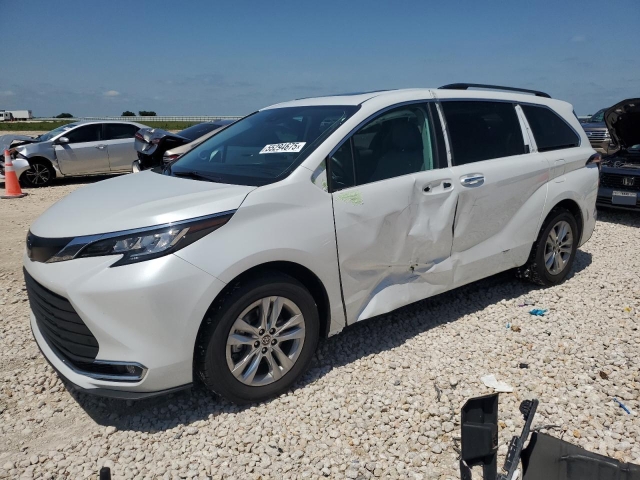 2022 TOYOTA SIENNA XLE слева спереди