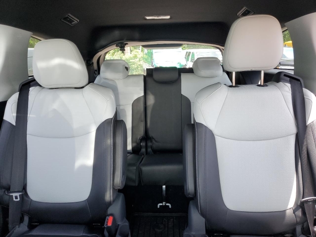 2025 TOYOTA SIENNA XSE салон 3