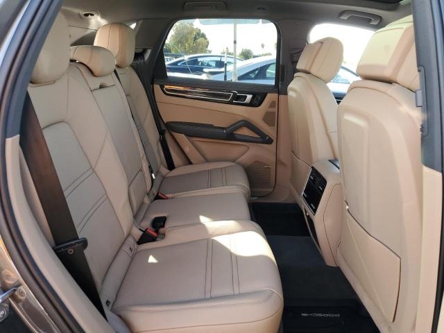 2021 PORSCHE CAYENNE S салон сзади 1