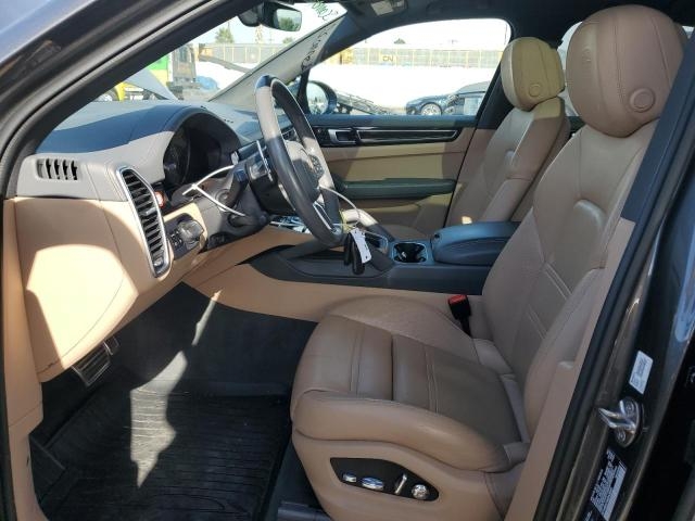 2021 PORSCHE CAYENNE S салон1