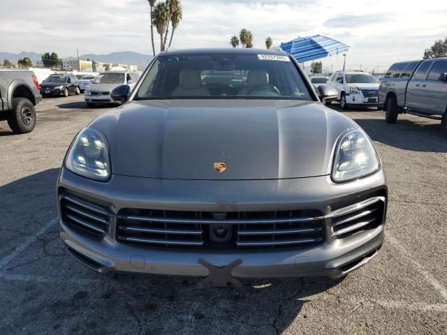 2021 PORSCHE CAYENNE S спереди 