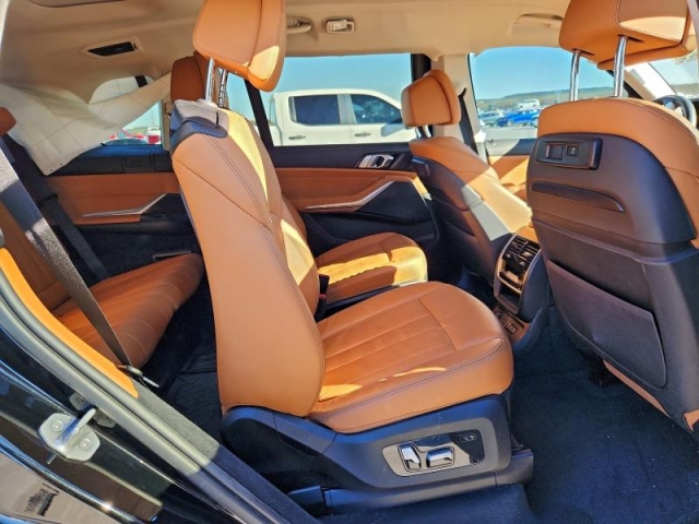 2022 BMW X7 XDRIVE40I салон2