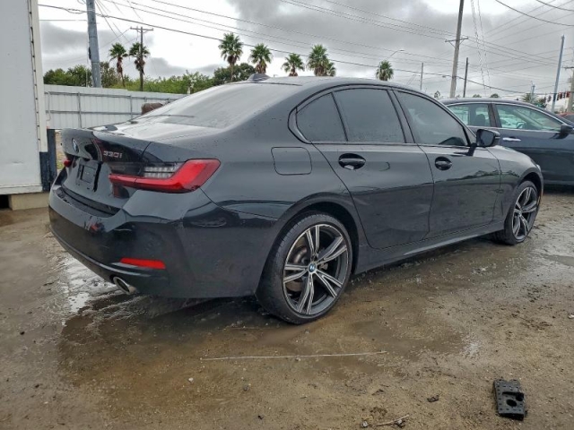 2023 BMW 330XI справа сзади