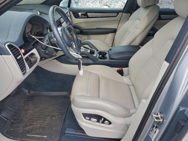 2020 PORSCHE CAYENNE салон2