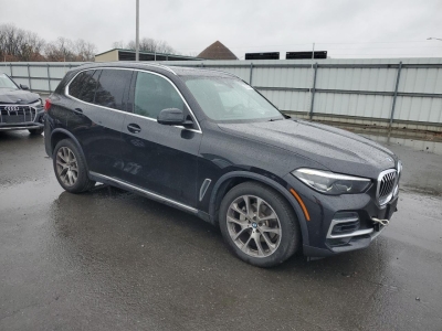 2022 BMW X5 XDRIVE40I справа спереди