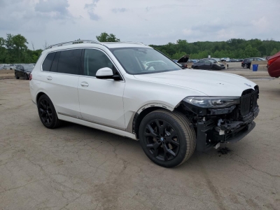 2022 BMW X7 XDRIVE40I справа спереди
