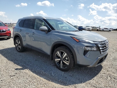 2025 NISSAN ROGUE SL справа спереди