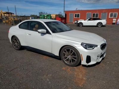 2023 BMW 230I справа спереди